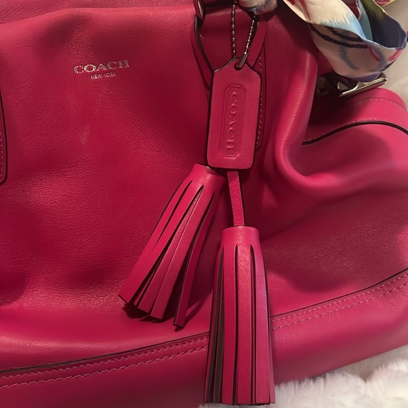 ❌⭕️ COACH PURSE 👛HOT PINK 🩷ALL THE GOODIES TO MATCH. EXCELLENT CONDITION 🩷 - Picture 3 of 10